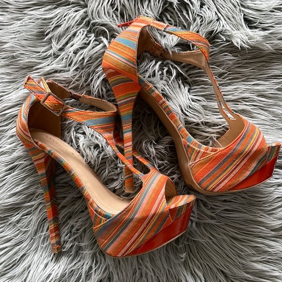 ShoeDazzle Castle Multi Colour Heels Size 8 - Picture 4 of 4